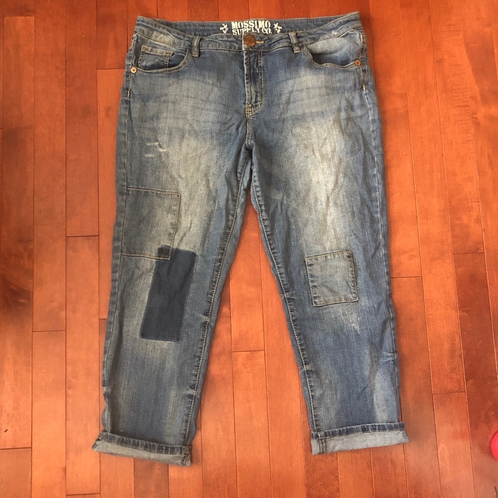 Light Wash Patched Capri Jeans